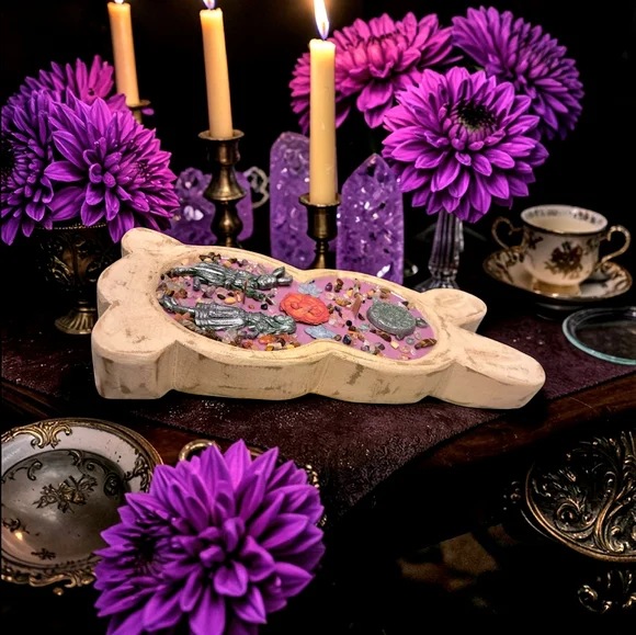 Hand Crafted , Wicked Worthy Wax, Down the rabbit hole wooden bowl candle - Picture 5 of 6